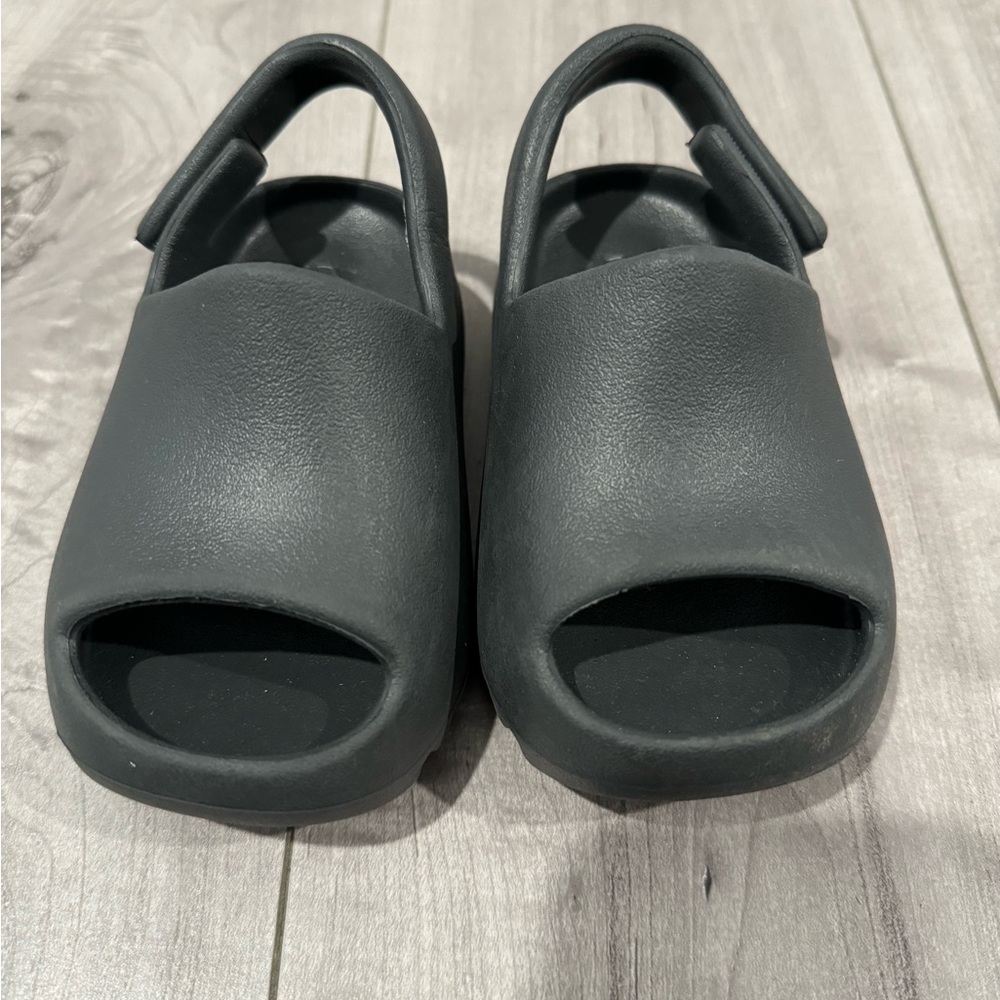 Yeezy kids shoes. Size 7 toddler